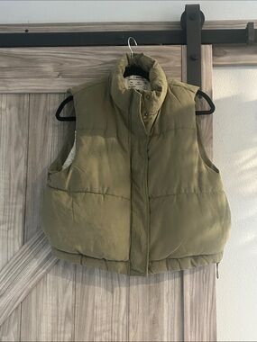 CiSono‎ Cropped Puffer Vest in Olive Green Size L